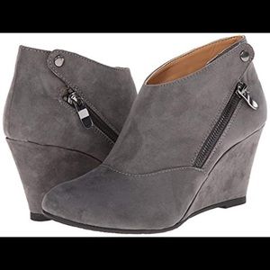 CL BY LAUNDRY Gray Suede Ankle Boot Wedges